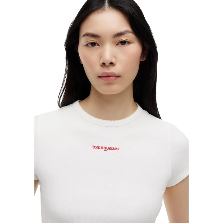 Camiseta Tommy Hilfiger Jeans Sour Cream para mujer detalle frontal del logo
