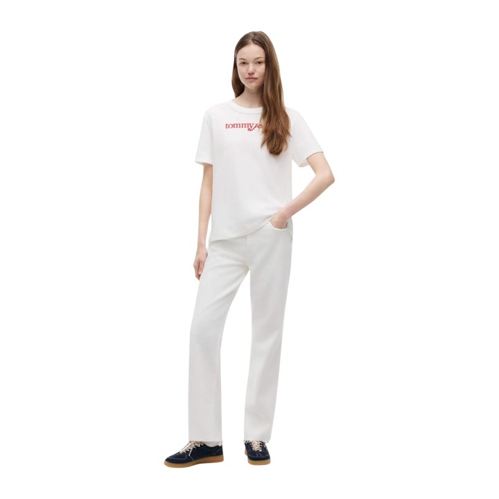 Camiseta de mujer Tommy Hilfiger Jeans DW0DW22812 en color sour cream vista frontal de cuerpo entero