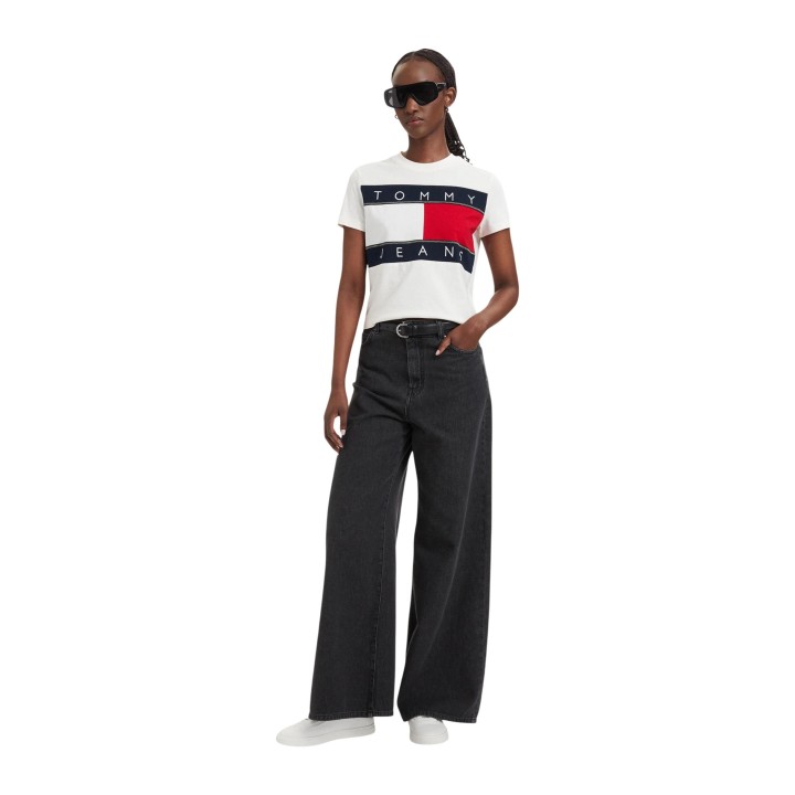 Camiseta blanca de mujer Tommy Hilfiger Jeans DW0DW22818 vista frontal completa