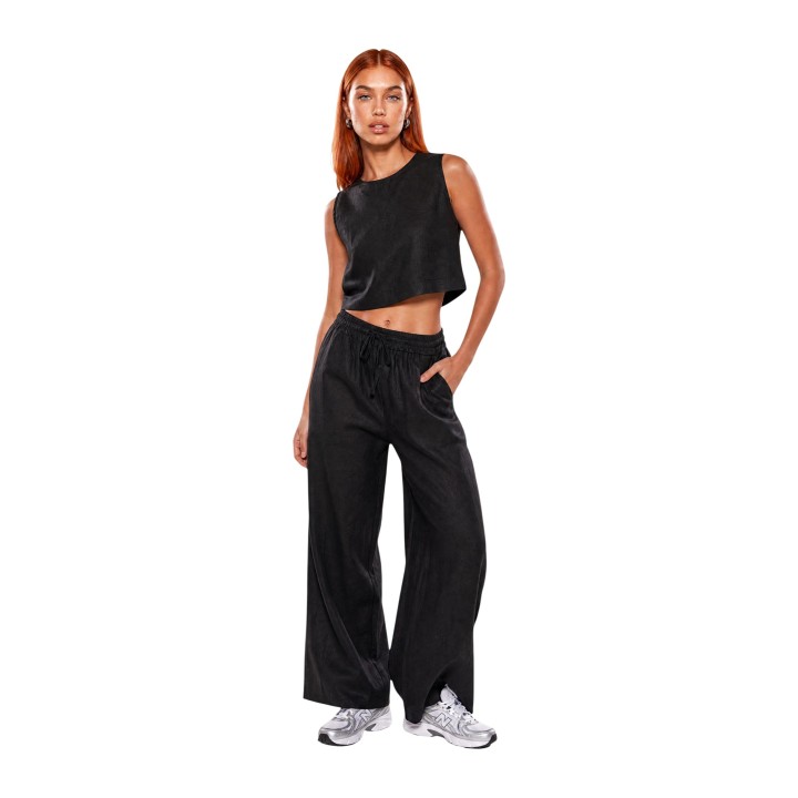 I am top corto de lino negro para mujer vista tres cuartos modelo 17612