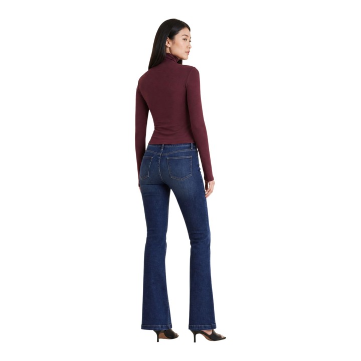 Guess camiseta de mujer Greta de cuello alto en color burdeos vista posterior