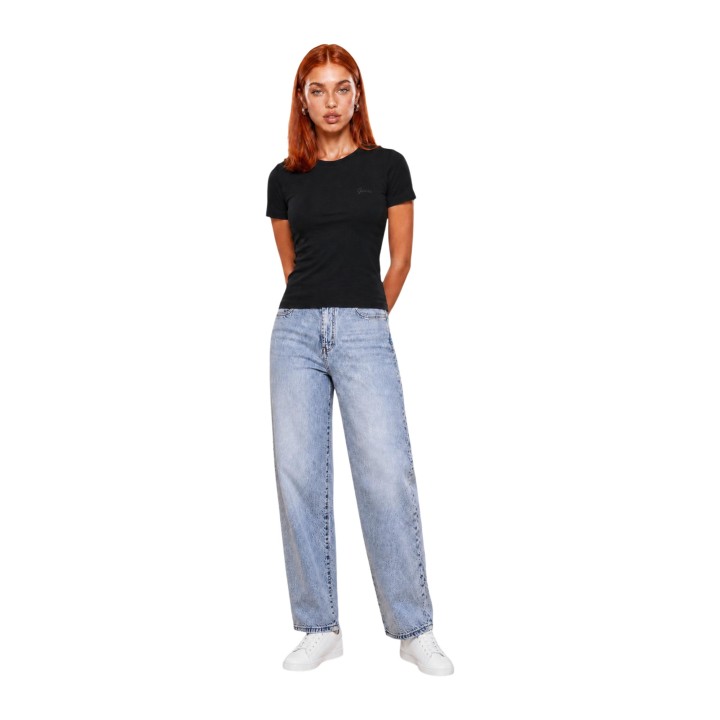 Camiseta negra de mujer Guess Active Chara SS Tee vista de tres cuartos