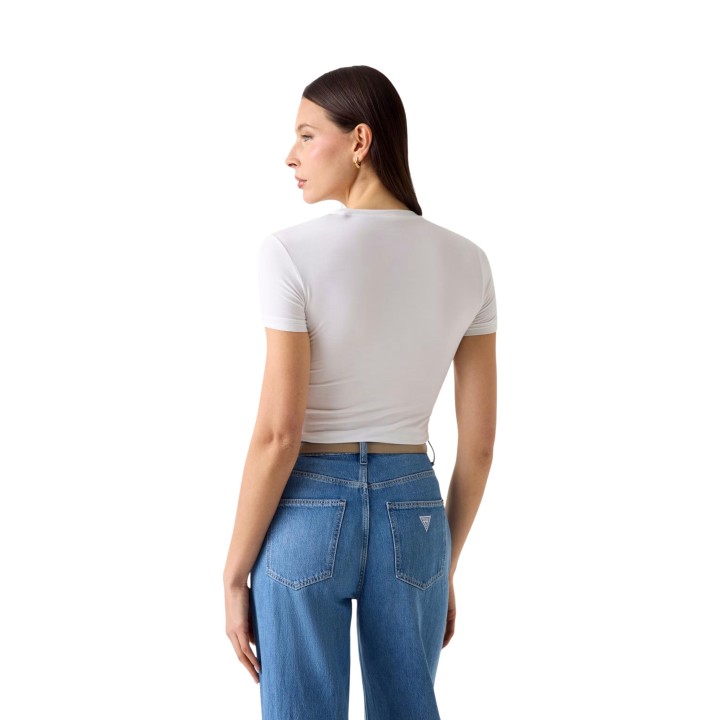 Camiseta Guess de mujer blanca W6YI12 K3751 en vista posterior