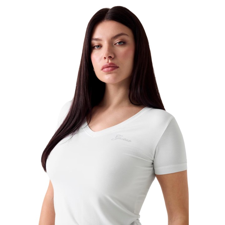 Guess camiseta blanca de mujer con mini logo en detalle frontal