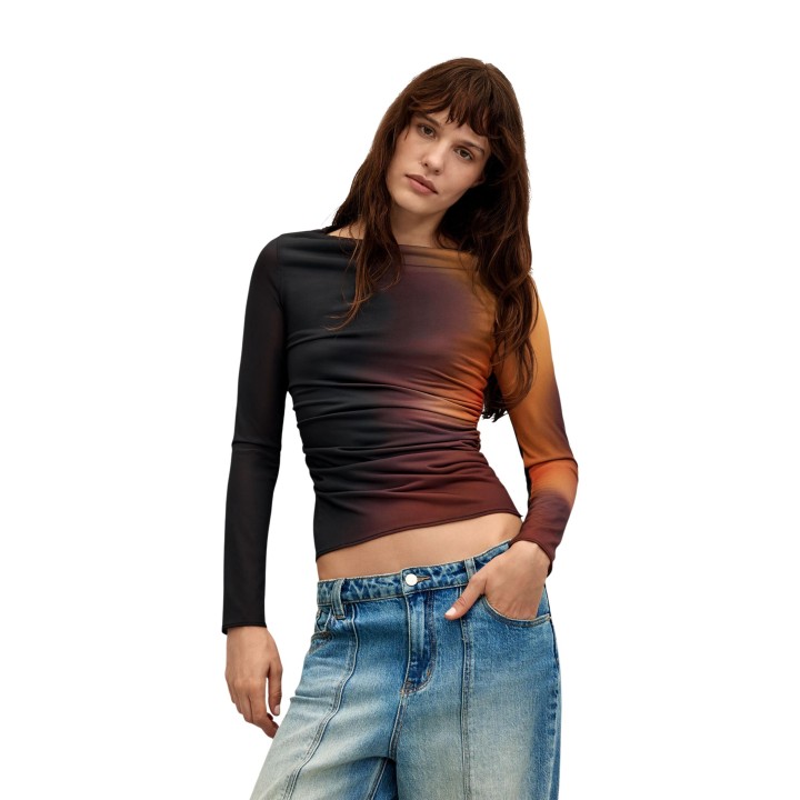 Desigual camiseta negra de manga larga para mujer TS Berlin 26WWTK18 vista frontal