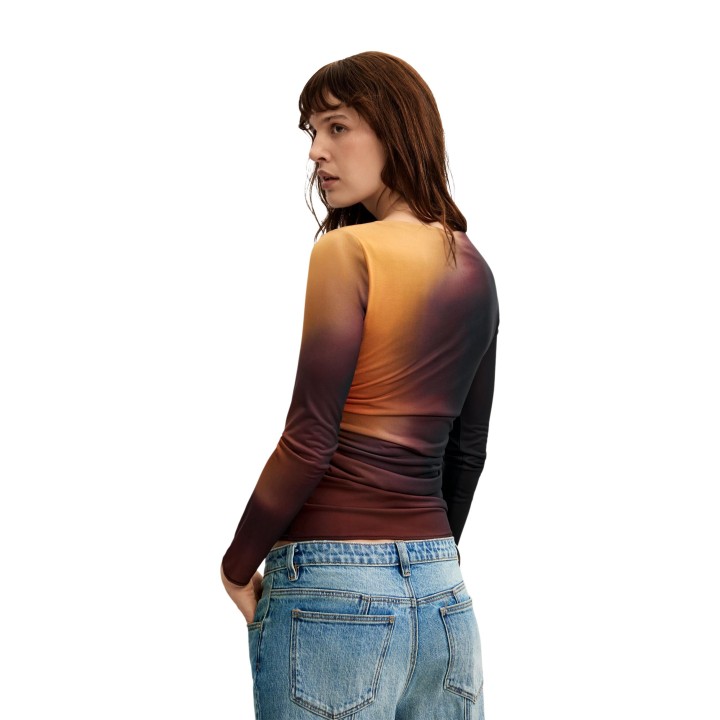 Desigual camiseta negra de manga larga para mujer TS Berlin 26WWTK18 vista posterior