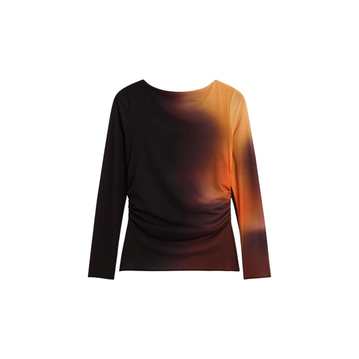 Desigual camiseta negra de manga larga para mujer TS Berlin 26WWTK18 detalle frontal