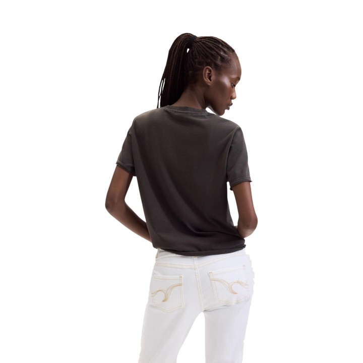 Desigual camiseta de mujer negra TS_NEENA 26WWTK39 en vista posterior