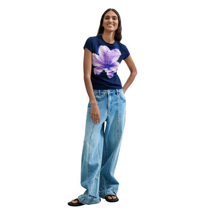 Desigual camiseta de mujer azul 26WWTK51 vista de tres cuartos