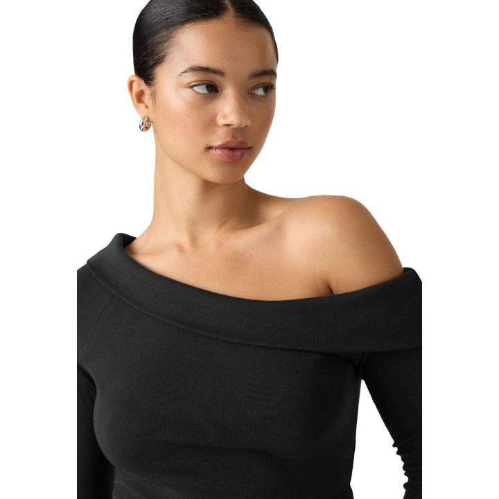 Levi's® camiseta de mujer negra de manga larga detalle del escote