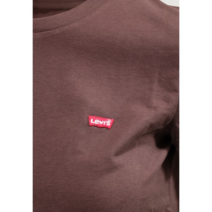 Levi's® camiseta marrón de mujer detalle del tejido y logotipo