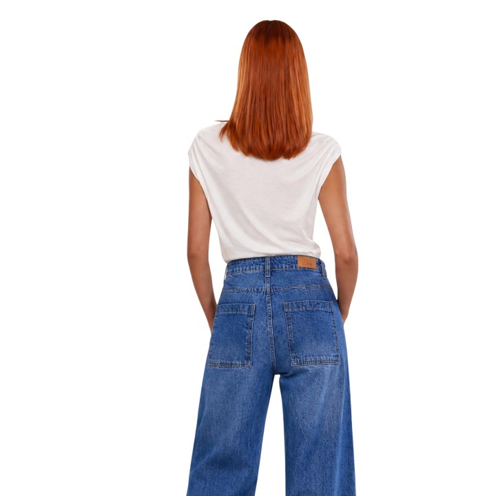 I am camiseta de mujer blanca modelo 1946 detalle posterior