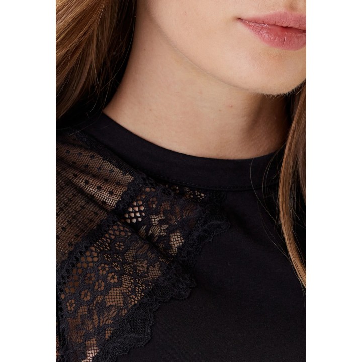 Detalle frontal de camiseta negra de mujer Morgan De Toi 252-DODO con encaje
