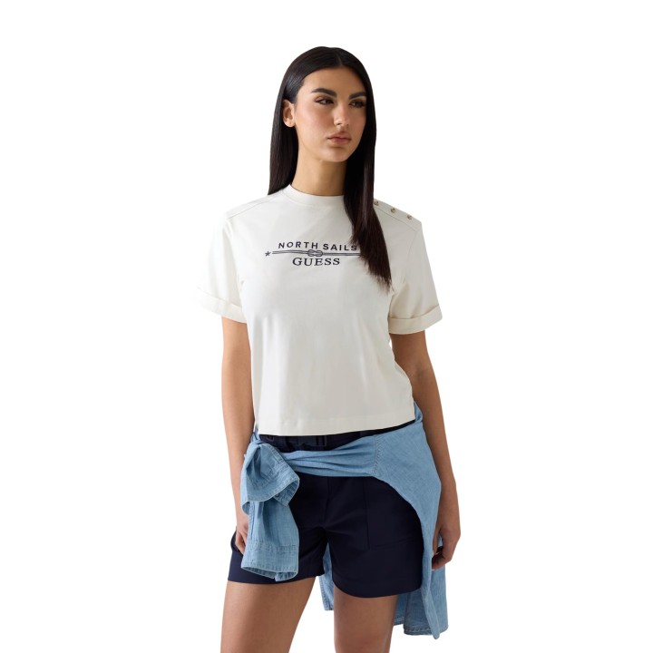 Camiseta Guess de mujer color crema con logo frontal vista frontal