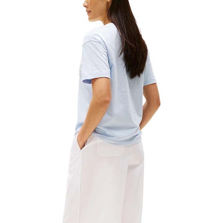Camiseta de mujer Tommy Hilfiger azul claro con cuello de pico vista posterior