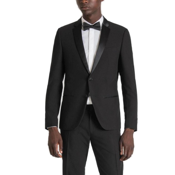 Blazer negro de hombre Antony Morato vista frontal sobre modelo