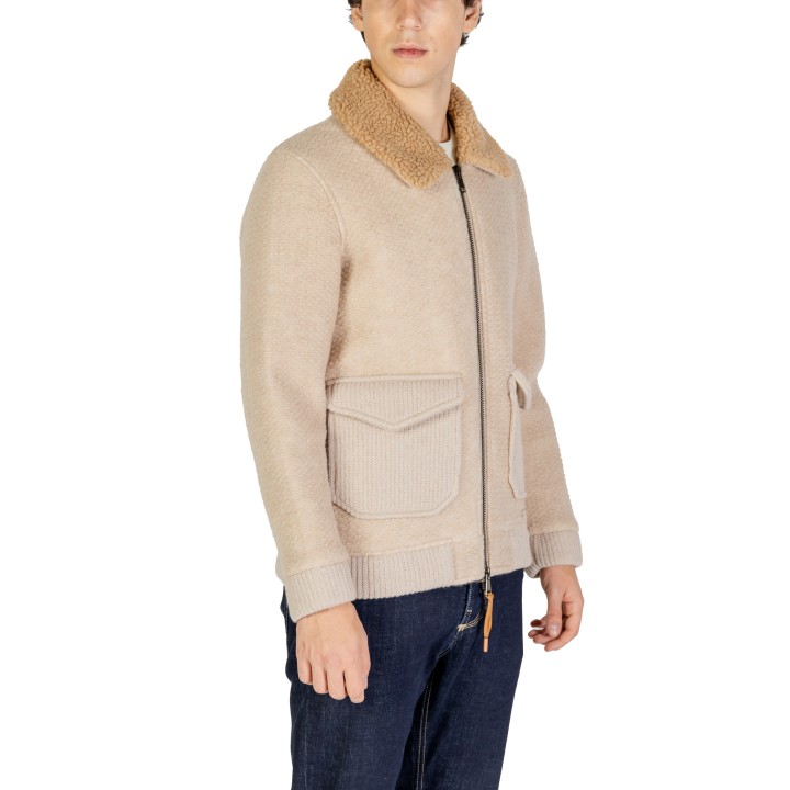 Hydra Clothing chaqueta de hombre beige de borreguito vista tres cuartos