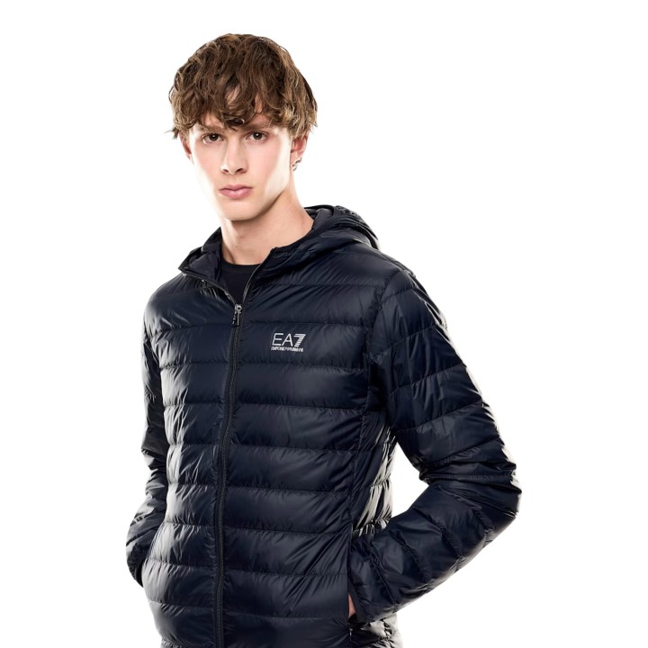 EA7 chaqueta de hombre azul 8NPB24 PNGPZ vista tres cuartos