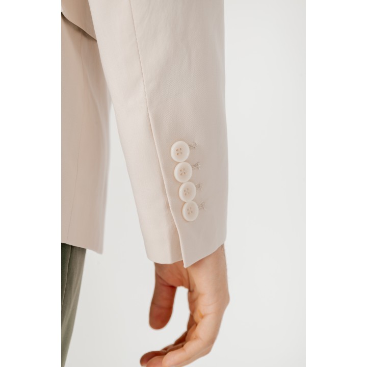 Detalle de manga y botones del blazer de hombre Antony Morato color crema