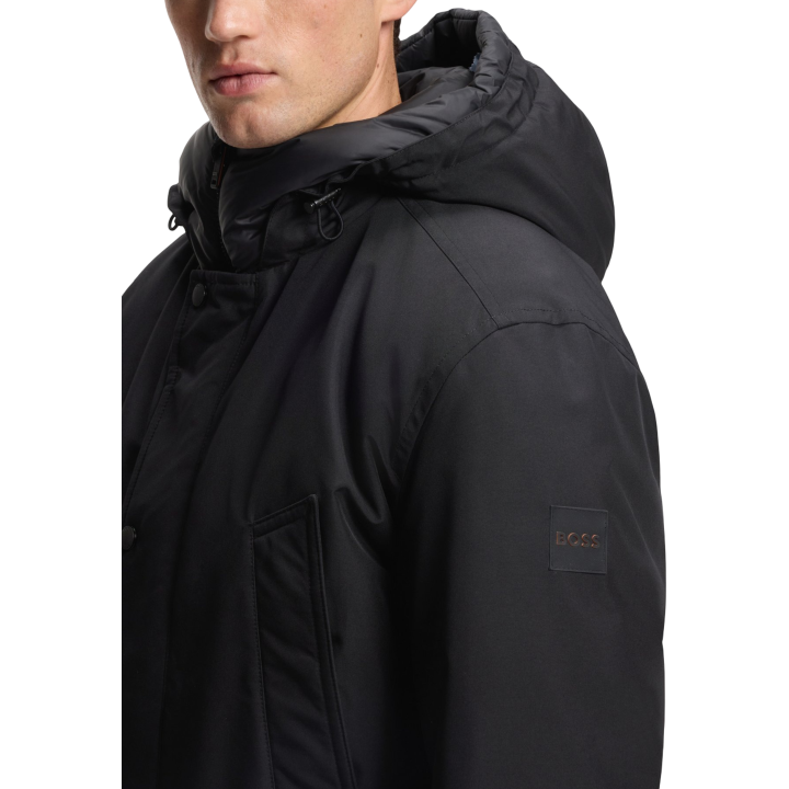 Detalle de chaqueta Boss Osiass1 negra de hombre
