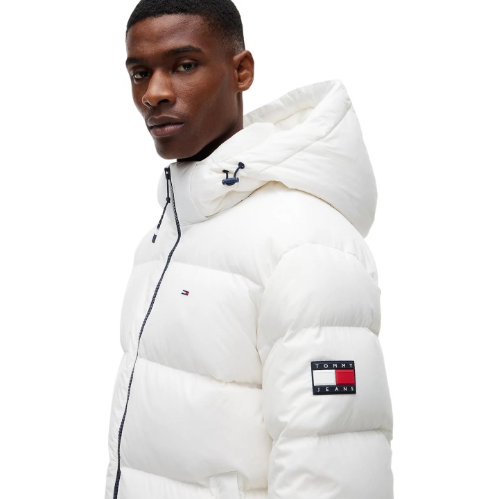 Detalle de chaqueta blanca Tommy Hilfiger Jeans para hombre