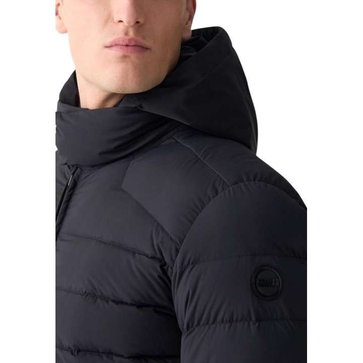 Detalle de capucha y manga de chaqueta negra Colmar Originals 1265 2ZL