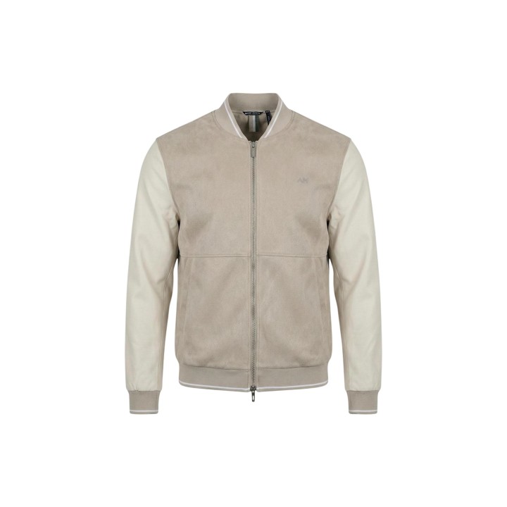 Detalle frontal de chaqueta beige Antony Morato con mangas de piel sintética