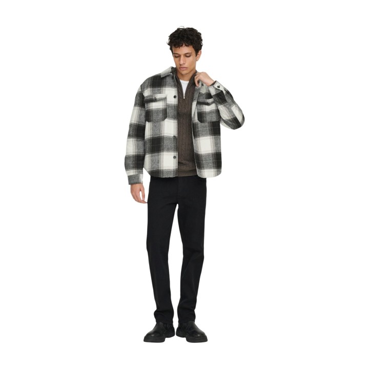 Only & Sons chaqueta overshirt de hombre negra de cuadros vista tres cuartos