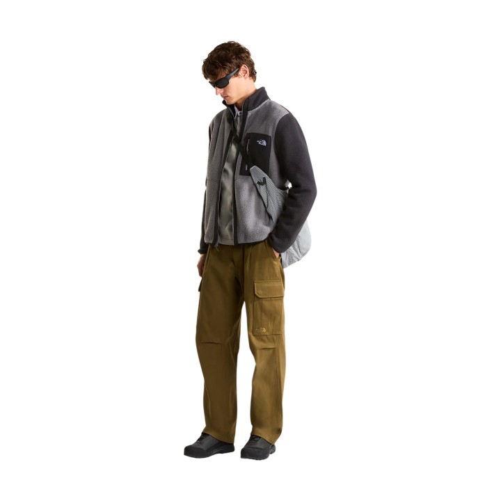 The North Face chaqueta polar gris para hombre M Yumiori Full Zip vista de tres cuartos