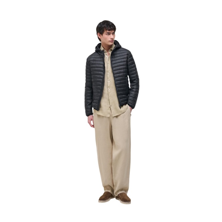 Colmar Originals chaqueta acolchada negra para hombre vista de tres cuartos frontal