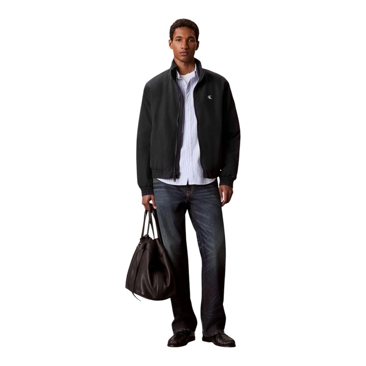 Chaqueta Calvin Klein Jeans negra para hombre LV04RG500G vista frontal de cuerpo entero