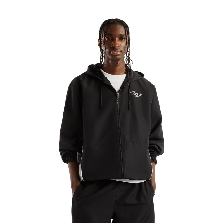 Chaqueta New Balance MJ62Y8SJBK negra para hombre vista frontal