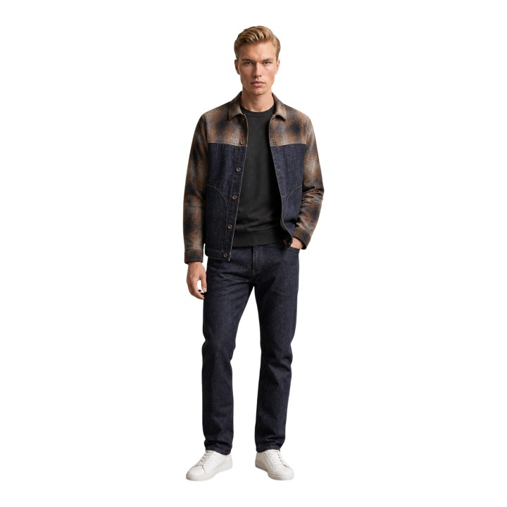 Chaqueta Replay de hombre en denim de algodón reciclado azul oscuro vista tres cuartos