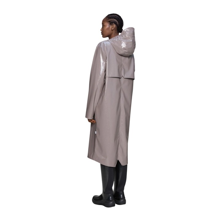 Rains chaqueta unisex Longer Jacket W3 18360 color taupe vista posterior de tres cuartos