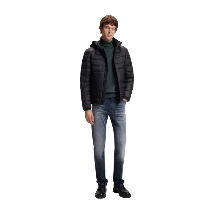 Boss Odenni 50565634 chaqueta negra de hombre acolchada vista tres cuartos