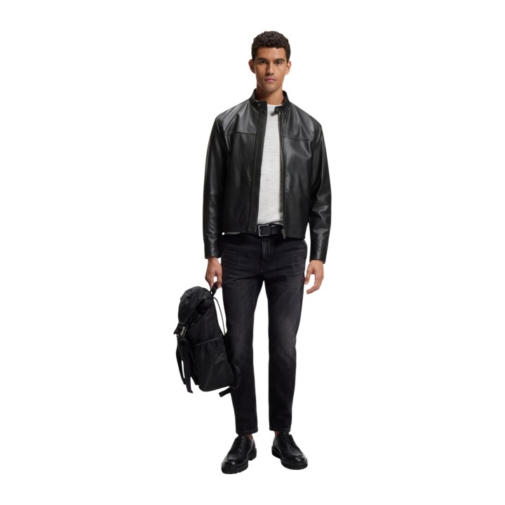 Boss chaqueta de hombre negra de piel vista de tres cuartos