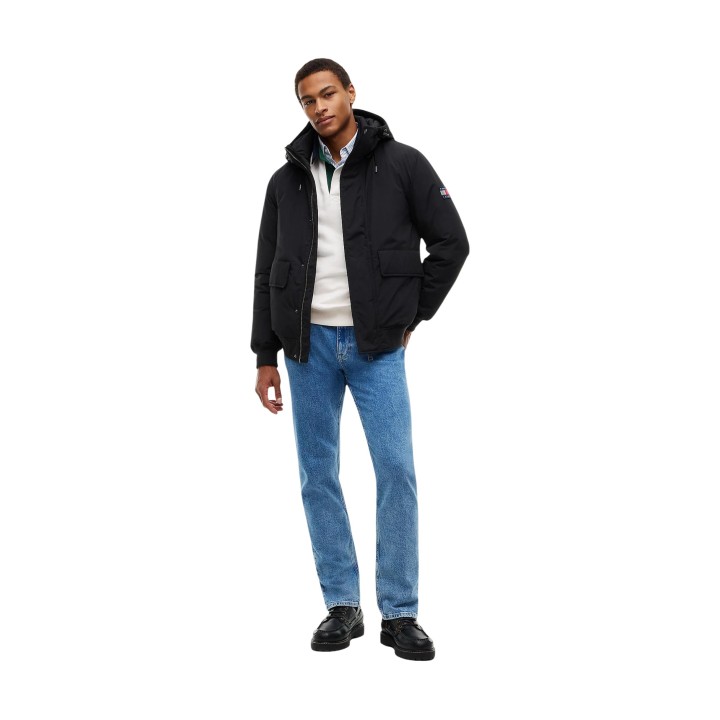 Chaqueta negra de hombre Tommy Hilfiger Jeans TJM City Ready Bombe vista tres cuartos