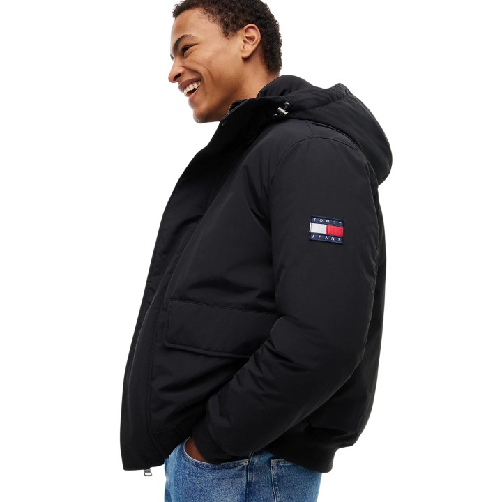 Chaqueta negra de hombre Tommy Hilfiger Jeans TJM City Ready Bombe vista lateral