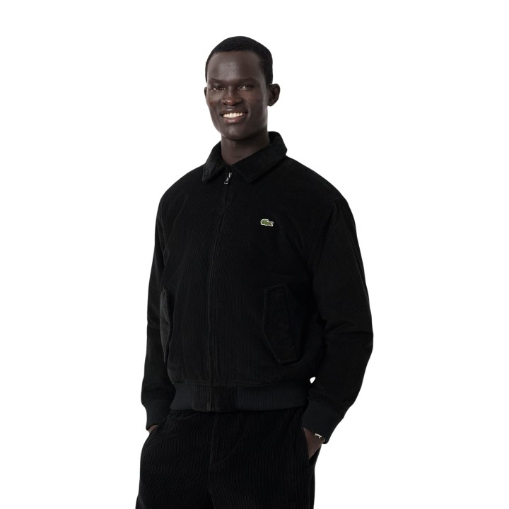 Chaqueta Lacoste de hombre negra de pana modelo BH2994 vista de tres cuartos