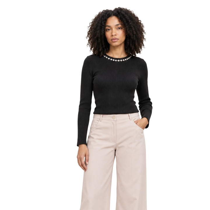 Jersey Only de mujer negro con cuello joya vista frontal