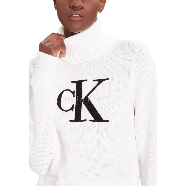 Detalle frontal del jersey blanco de chenilla Calvin Klein Jeans para mujer