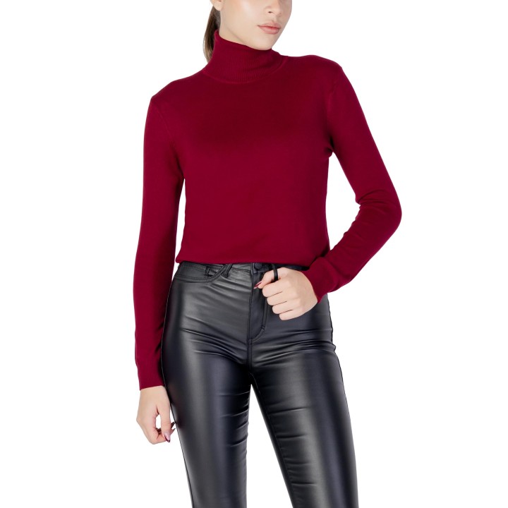 Jersey de cuello alto Choral D005 para mujer en color burdeos vista de tres cuartos