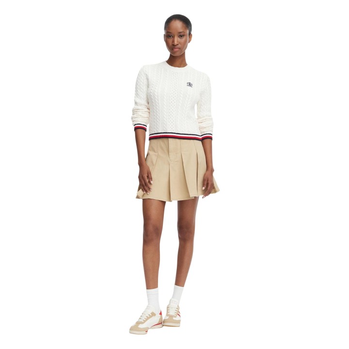Jersey blanco de mujer Tommy Hilfiger Jeans vista frontal de cuerpo entero