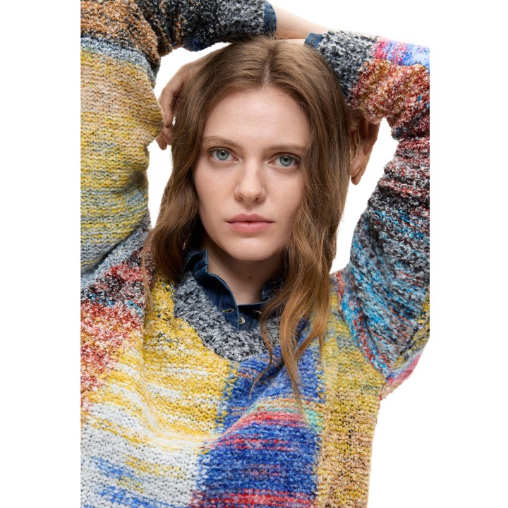 Detalle del jersey Desigual de mujer multicolor de punto