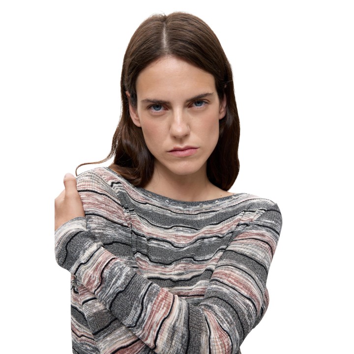 Detalle del cuello y estampado del jersey Desigual de mujer negro JERS_BURT 26WWJF34