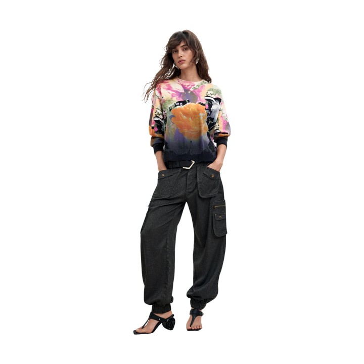 Desigual jersey de mujer negro estampado floral degradado vista frontal de cuerpo entero