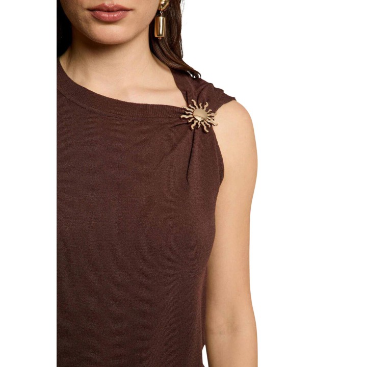 Morgan De Toi jersey de mujer chocolate detalle del broche dorado