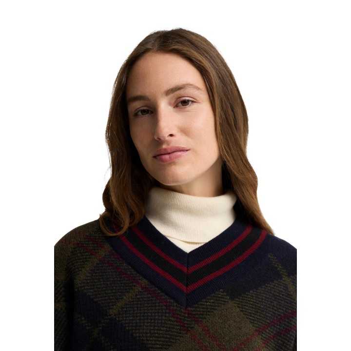 Detalle del cuello y estampado del jersey Barbour Shae verde para mujer