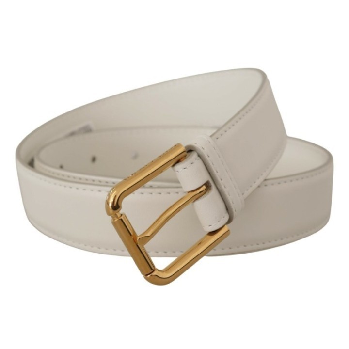  detalle de hebilla dorada