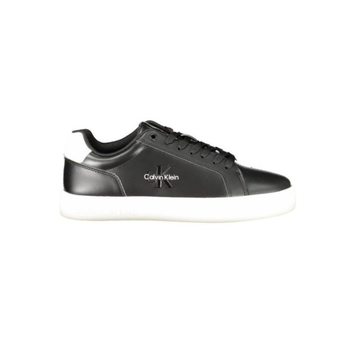zapatillas negras para hombre calvin klein vista lateral con detalle del logo